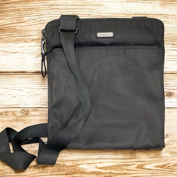 Baggallini Handbags - BAGGALLINI Large Gray Travel Bag *Flaws*